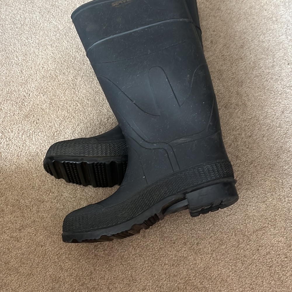 Serves rain boots - Picture 2 of 5